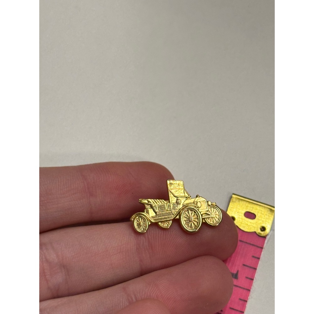 Vintage Gold Tone Antique Car Lapel Pin Antique Automobile Collector Pin - Picture 3 of 6
